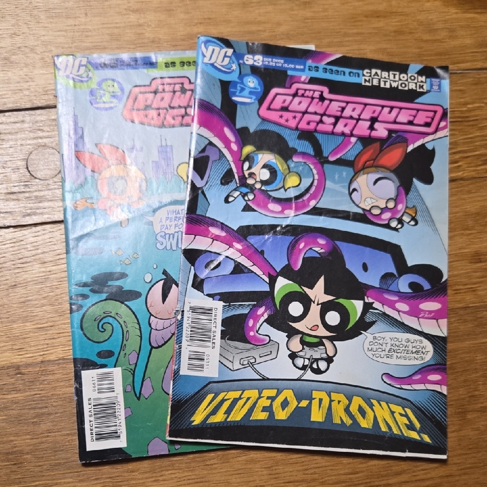 DC The Powerpuff Girls Comic Book Duo - Blue and Green Covers